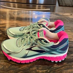 Brooks GTS shoes